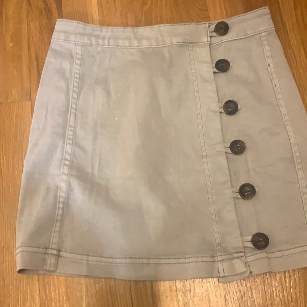 Gray skirt with buttons